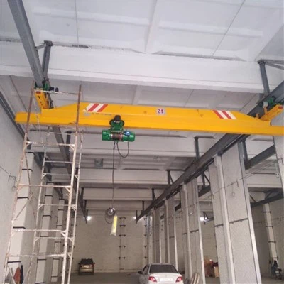 Controle remoto do guindaste no alto